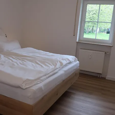 Bergidylle- Saniert Und Hochwertig Mit Massivholzmoebeln, Sonnenterrasse In Der Natur, Fussgaengig Ins Zentrum