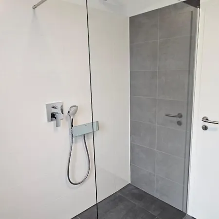 Bergidylle- Saniert Und Hochwertig Mit Massivholzmoebeln, Sonnenterrasse In Der Natur, Fussgaengig Ins Zentrum Διαμέρισμα